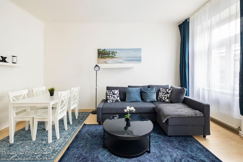 Beautiful 1 Bedroom Apartment Near Schoenbrunn Wenen Buitenkant foto